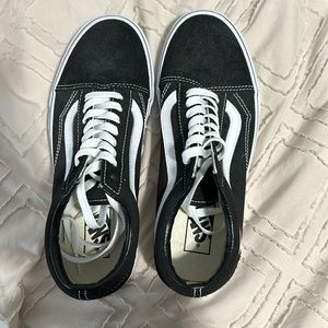 *never worn* old school vans